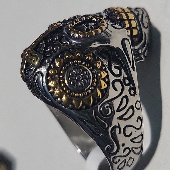 Mens skull ring - Picture 3 of 4